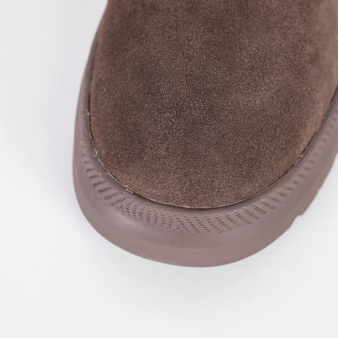 Copywriting price 💰680 The core recommendation is good price. The platform's foreign trade is exclusively for UGG Burleigh Chelsea Chelsea men's high-top snow boots 1152050. Produced by the ten-year-old brand shoemaking factory production line. Pay attention to every detail. Longfeng A-grade genuine sheep fur is integrated. It is built in full compliance with the ZP process. Size: 39 40 41 42 43 44 45